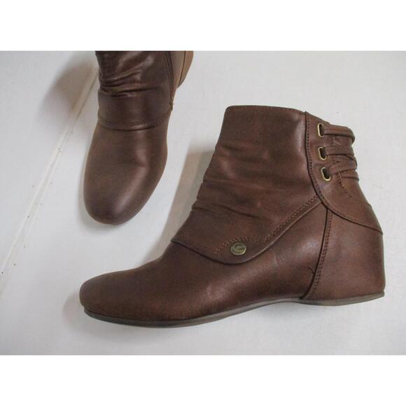BARETRAPS Brown Faux Leather Flat Ankle Bootie Boots sz 10 HWF - Picture 1 of 7